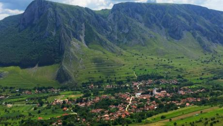 Cum a vrut să șteargă Nicolae Ceaușescu de pe fața pământului 8.000 de sate?