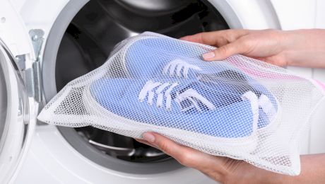 Se bagă pantofii la mașina de spălat rufe?