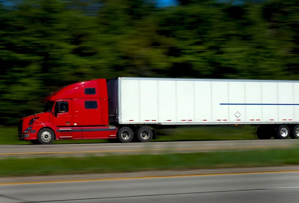 De ce camioanele au atât de multe roți?