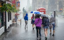 E adevărat că în Londra plouă tot timpul?