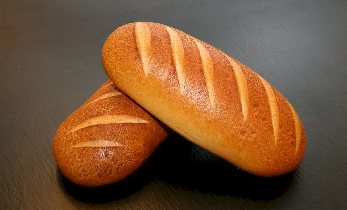 Ce conține pâinea din comerț de rezistă atât de mult?