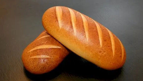 Ce conține pâinea din comerț de rezistă atât de mult?