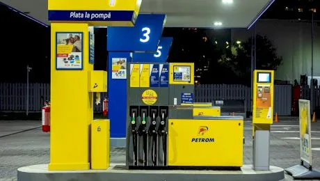 Care ar fi prețul benzinei dacă statul n-ar opri taxe și accize?