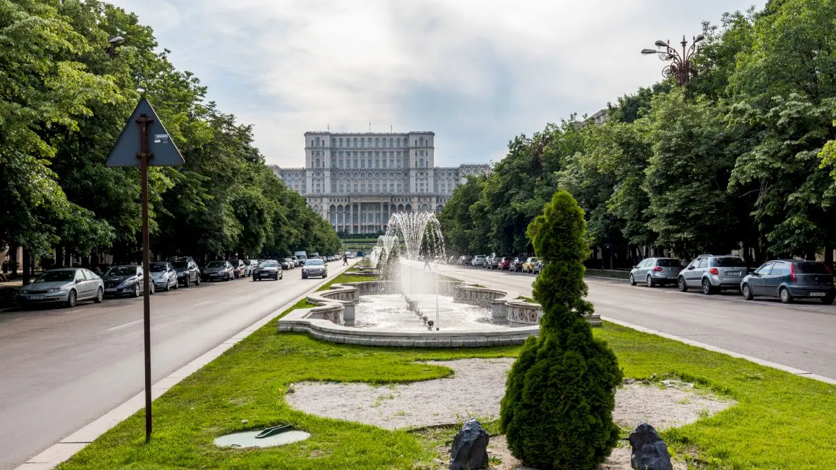 Cum arată la interior Casa Poporului?