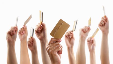 Care este diferența dintre card de credit și card de debit?