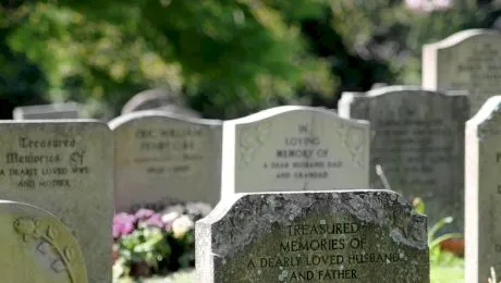 Ce este un epitaf? Exemple de epitafuri