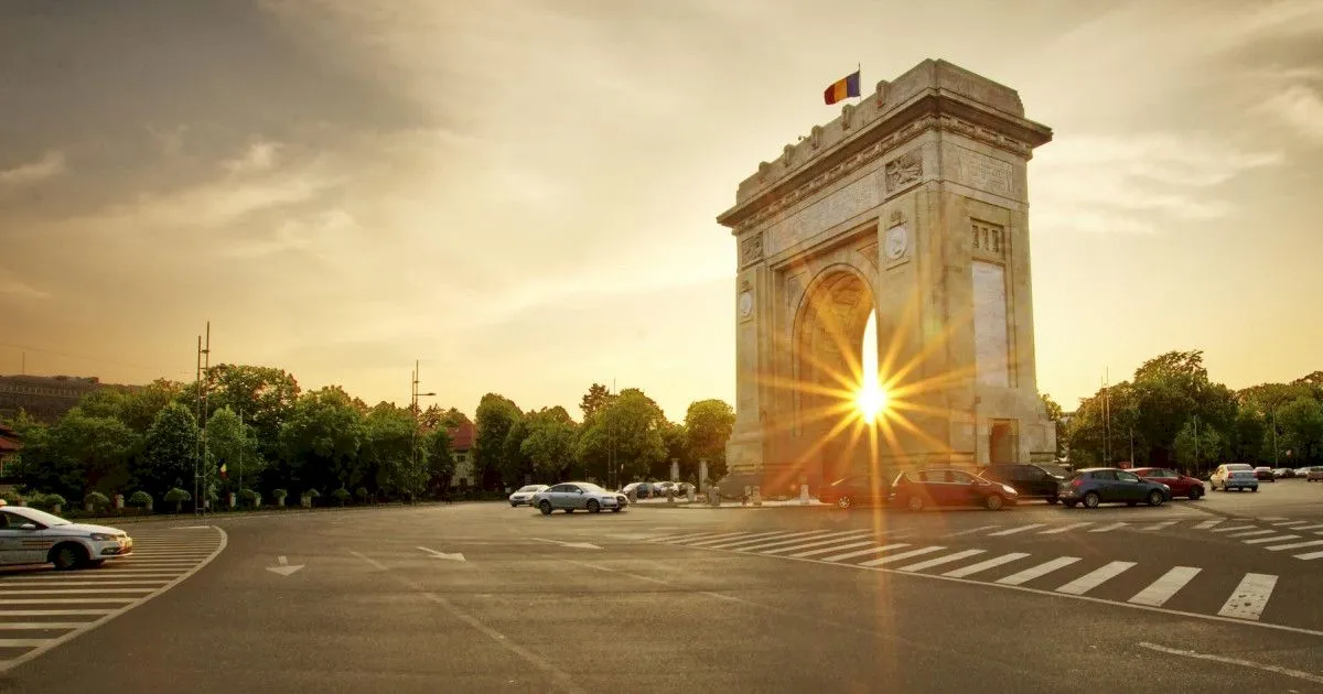 Cum arată la interior Arcul de Triumf din București?
