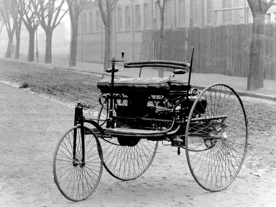 primul automobil