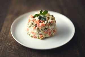 De ce este greșit să spunem „salată boeuf”? Cum se pronunță corect?