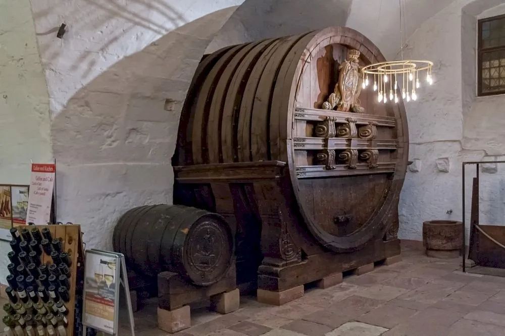 Ce capacitate impresionantă are cel mai mare butoi de vin din lume?
