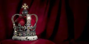 Câte bijuterii se află pe coroana imperială britanică?