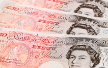 De ce se vor schimba bancnotele cu chipul Reginei Elisabeta a II-a?