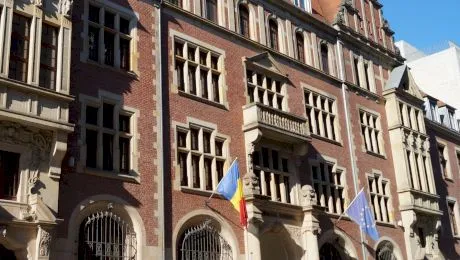 Cărui stat aparține pământul pe care se află o Ambasadă?