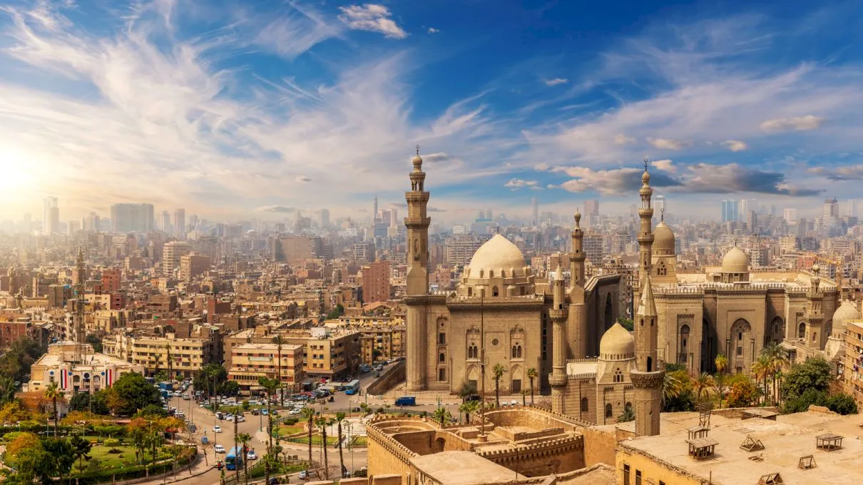 De ce își schimbă Egiptul capitala?