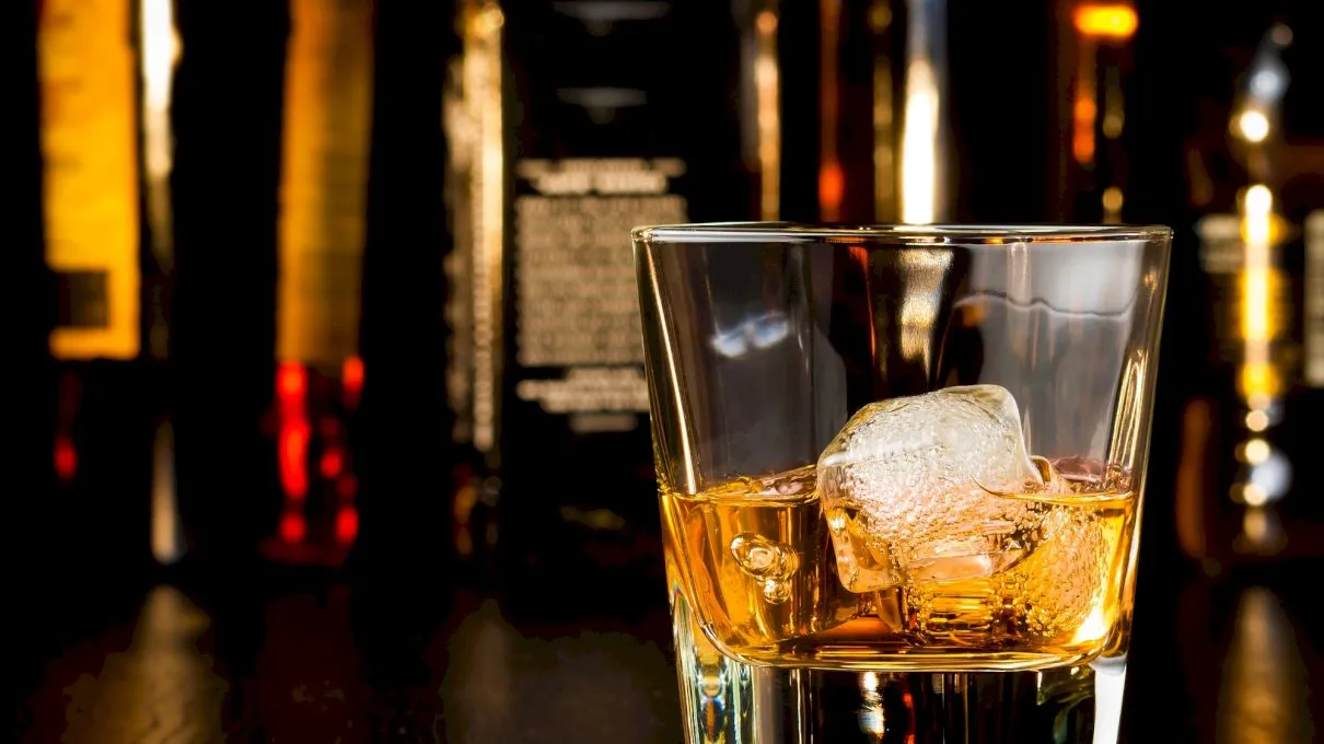 Care este cel mai vechi whisky și cât costă o sticlă?