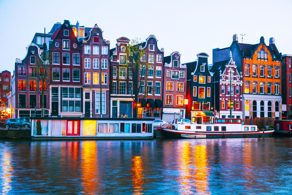 De ce casele din Amsterdam au cârlig?