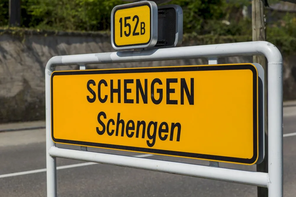 De ce spațiul Schengen poartă această denumire?