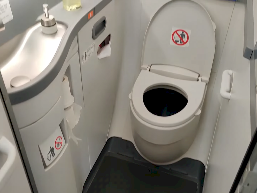 toaleta din avion