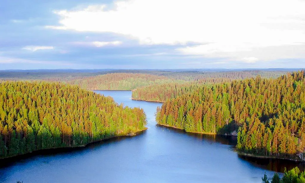 Finlanda are un lac care arată precum harta țării