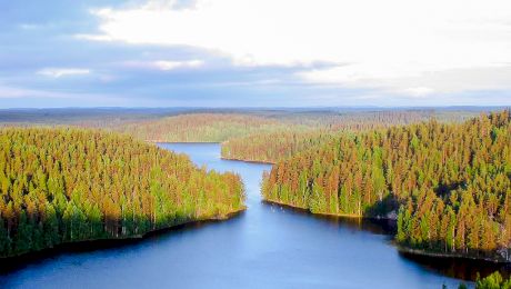 Finlanda are un lac care arată precum harta țării