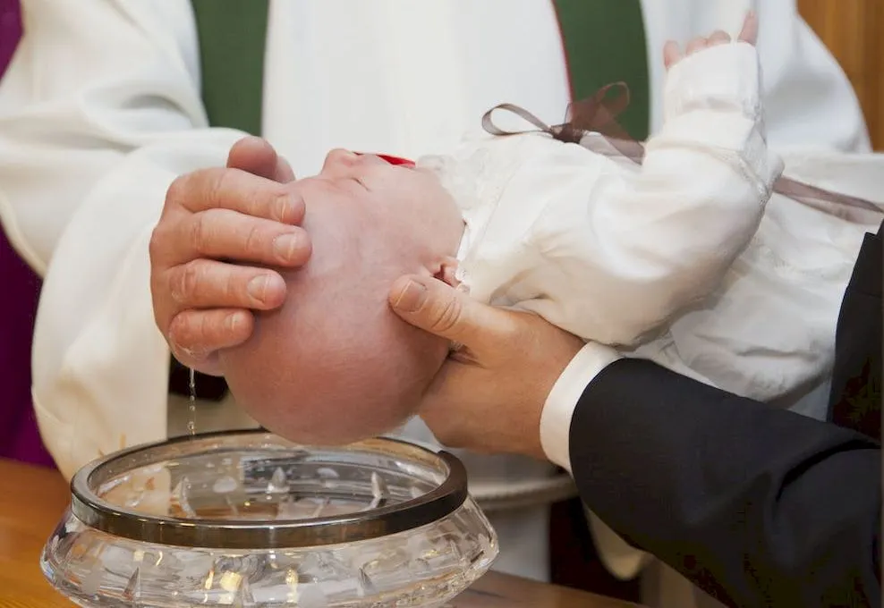 Ce înseamnă dacă un copil plânge la botez?