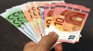 De ce instabilitatea politică duce la creșterea Euro? Analiștii explică cum ar fi putut să crească Leul în raport cu Euro