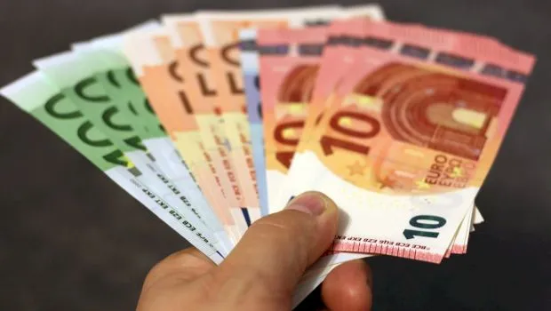 De ce instabilitatea politică duce la creșterea Euro? Analiștii explică cum ar fi putut să crească Leul în raport cu Euro
