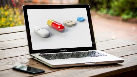 Cum să comanzi online medicamente la domiciliu în România