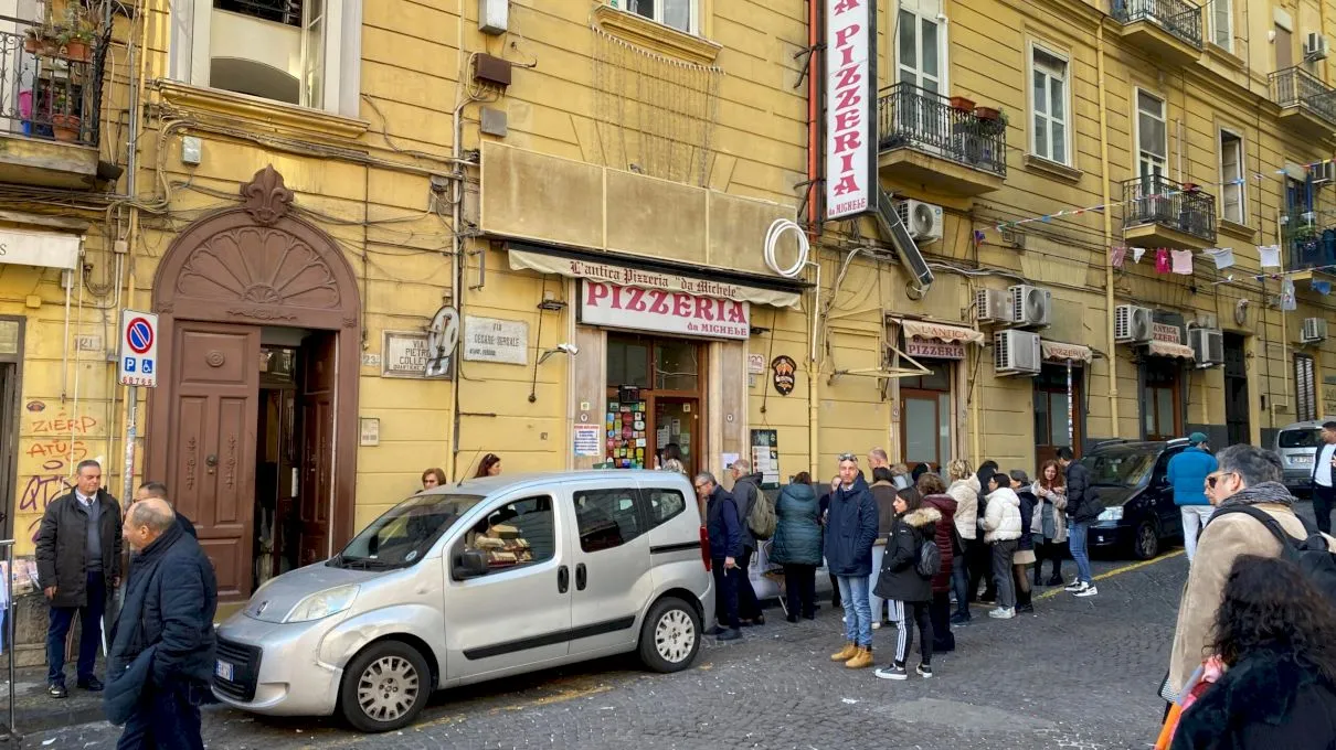 Care este cea mai veche pizzerie din lume? Cum poți să mănânci fără să stai 2-3 ore la coadă?