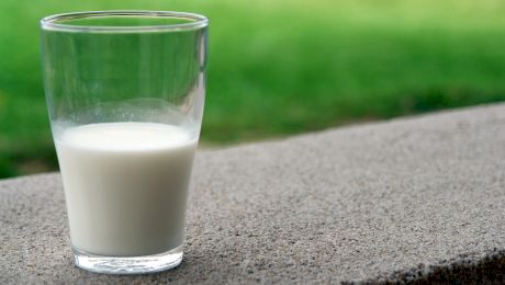 Până la ce vârsta este bine să bei lapte?