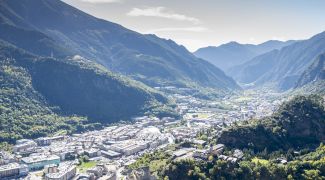 De ce Andorra nu aparține nici Spaniei și nici Franței?