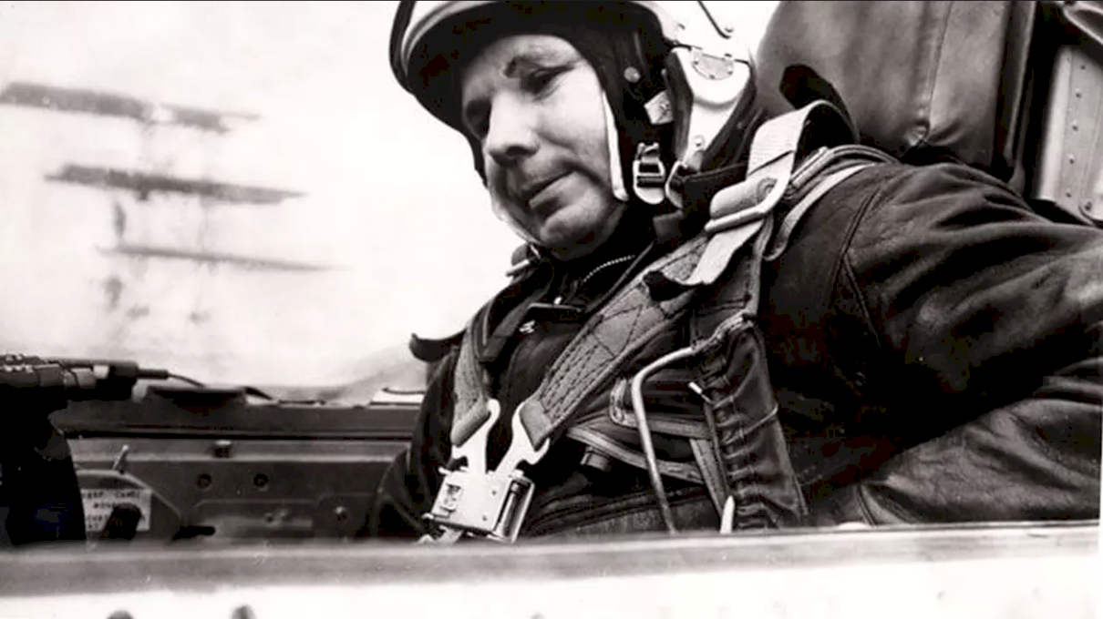 Iuri Gagarin avea 34 de ani când a murit! Imagini de la accident!