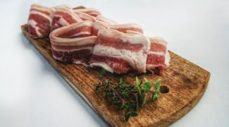 Porc versus porc. Cum faci diferența dintre carnea de porc tradițională și cea de crescătorie?