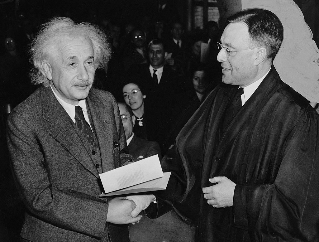 Cum se relaxa Albert Einstein atunci când nu muncea?