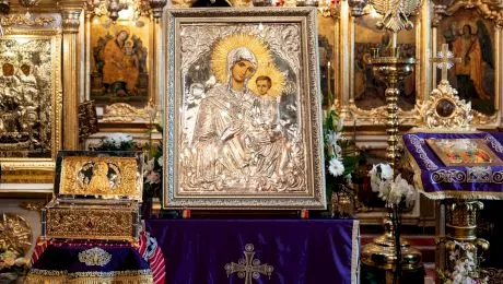De ce ortodocșii se închină la icoane?