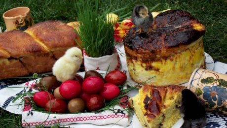 Ce mănâncă românii de Paște? Din ce se înfruptă alți balcanici de Paște?