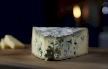 Cât de sănătoasă este brânza cu mucegai?