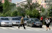 De ce, în Albania, vezi mașini Mercedes pe toate drumurile?