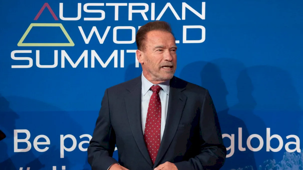 Arnold Schwarzenegger și-a umflat mușchii cu pastile produse la Cluj