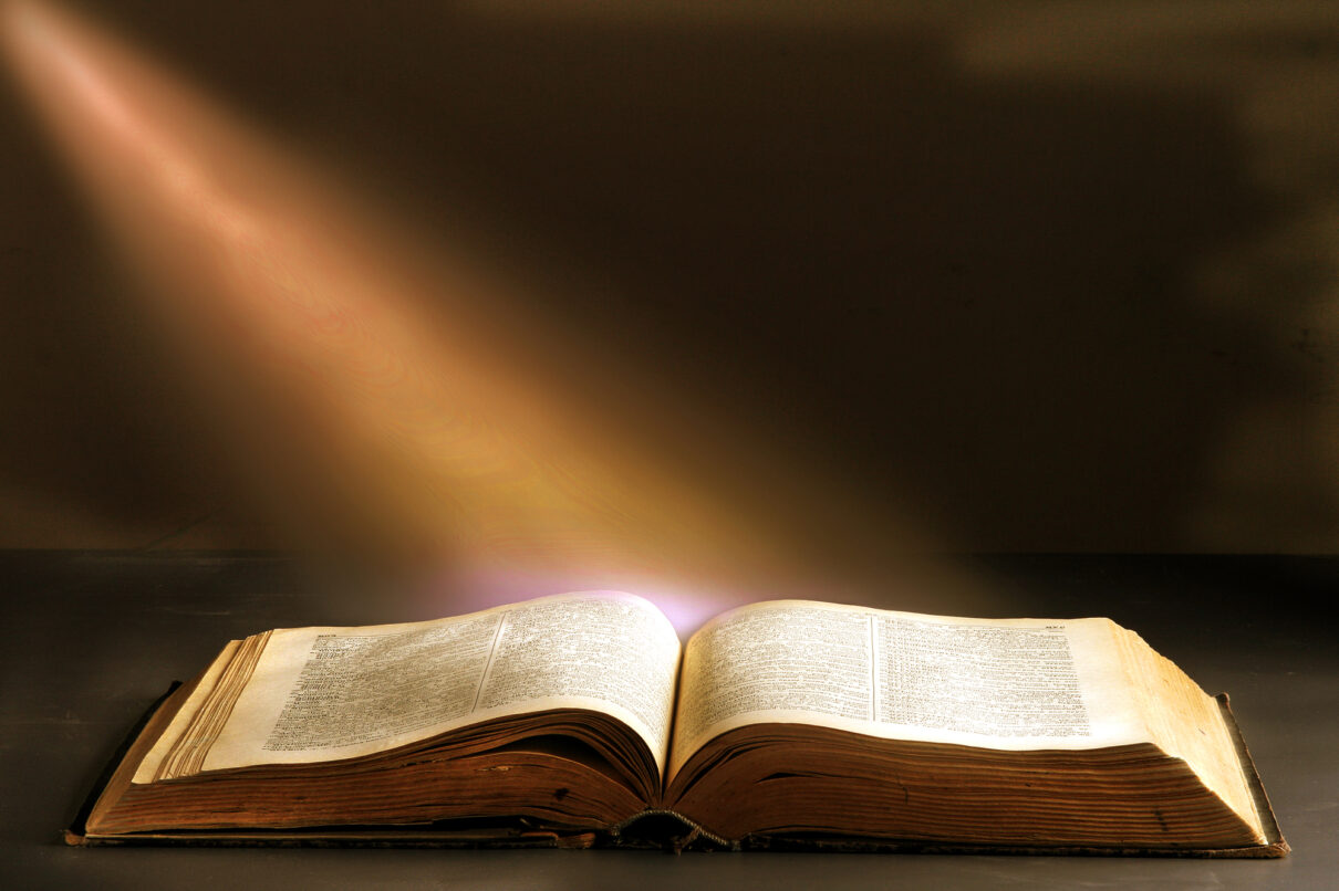 Cercetătorii au descoperit că Biblia are texte ascunse