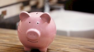 Cum să economisești 1.000 de lei pe lună fără prea mult efort. Câți bani strângi în 10 ani?