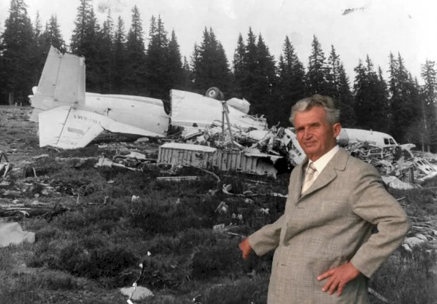 Cum a scăpat cu viață Ceaușescu, după ce s-a prăbușit cu avionul?