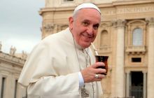 Are voie Papa să bea alcool?