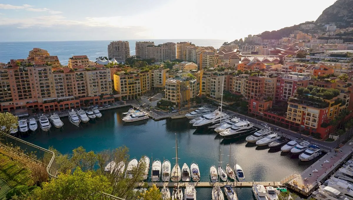De ce oamenii bogați locuiesc în Monaco?