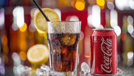 Ce se întâmplă dacă bei zilnic Coca-Cola sau Pepsi?