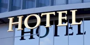 Care este diferența dintre hotel și hostel?