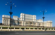Câte pasaje subterane are Casa Poporului? Unde duc acestea?