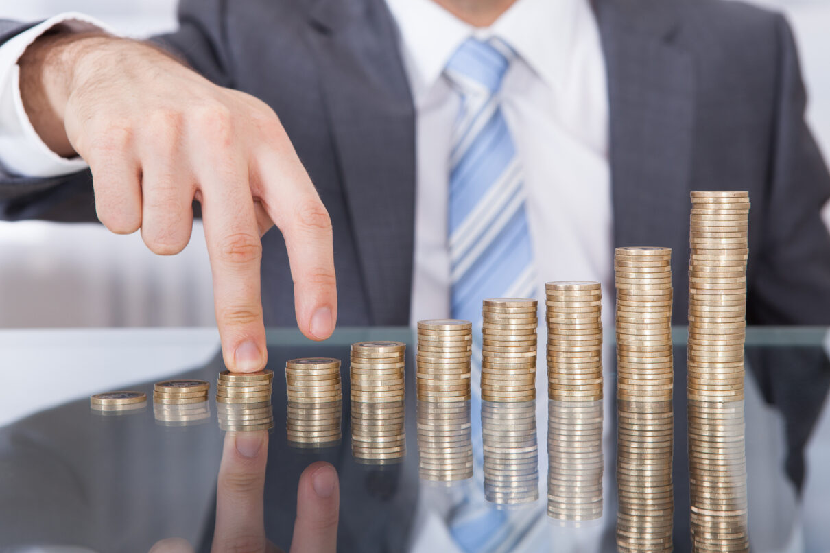 Ce salariu are un român la stat? Dar la privat?