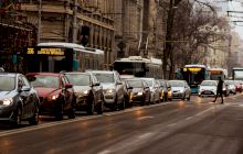 Cât timp petrec în medie bucureștenii în trafic?