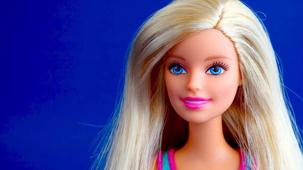 Lucruri mai puțin știute despre păpușa Barbie. De ce a stârnit jucăria controverse?